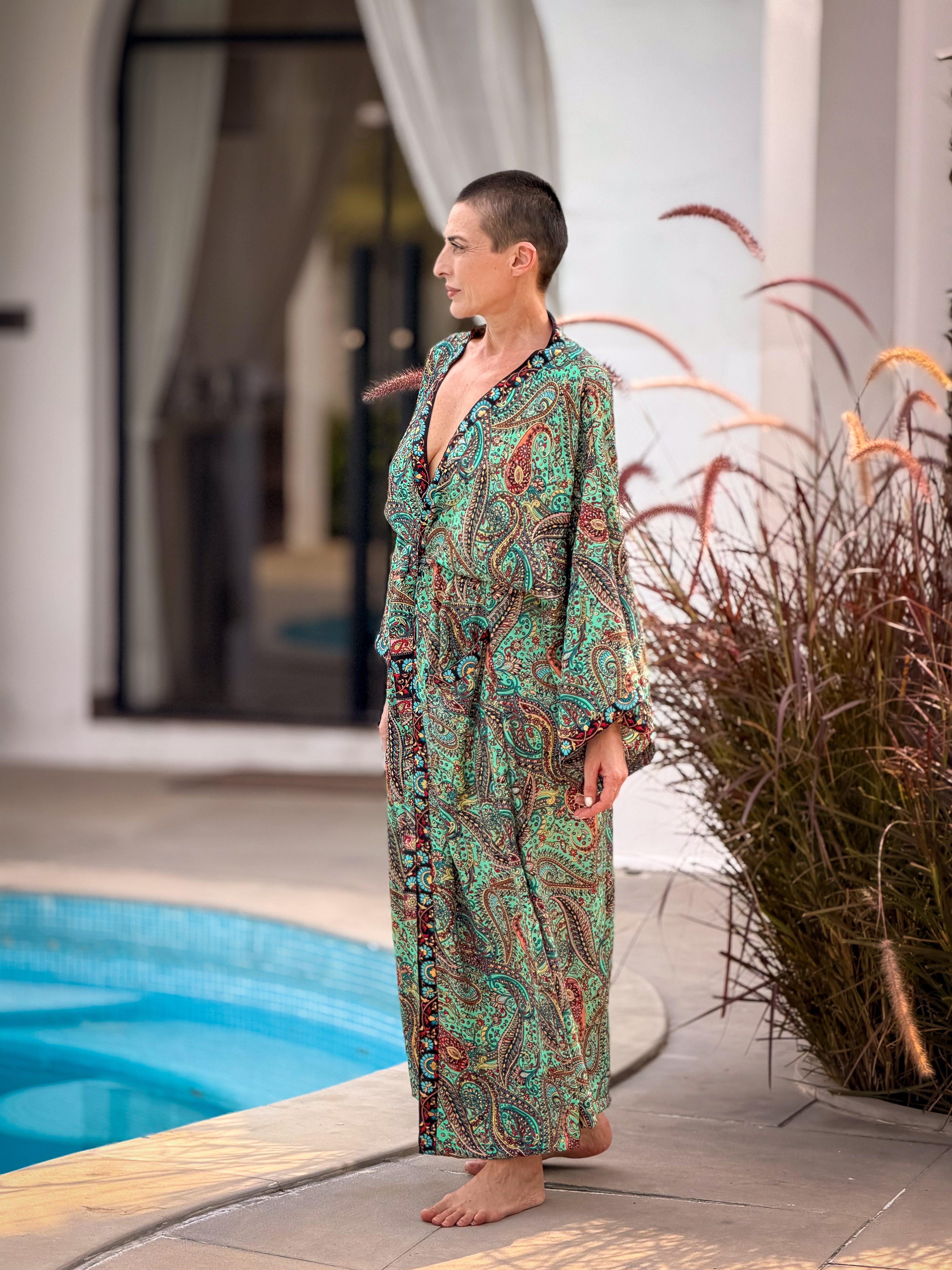 Kimono long en soie vintage – robe d’intérieur ceinturée – peignoir vintage en soie