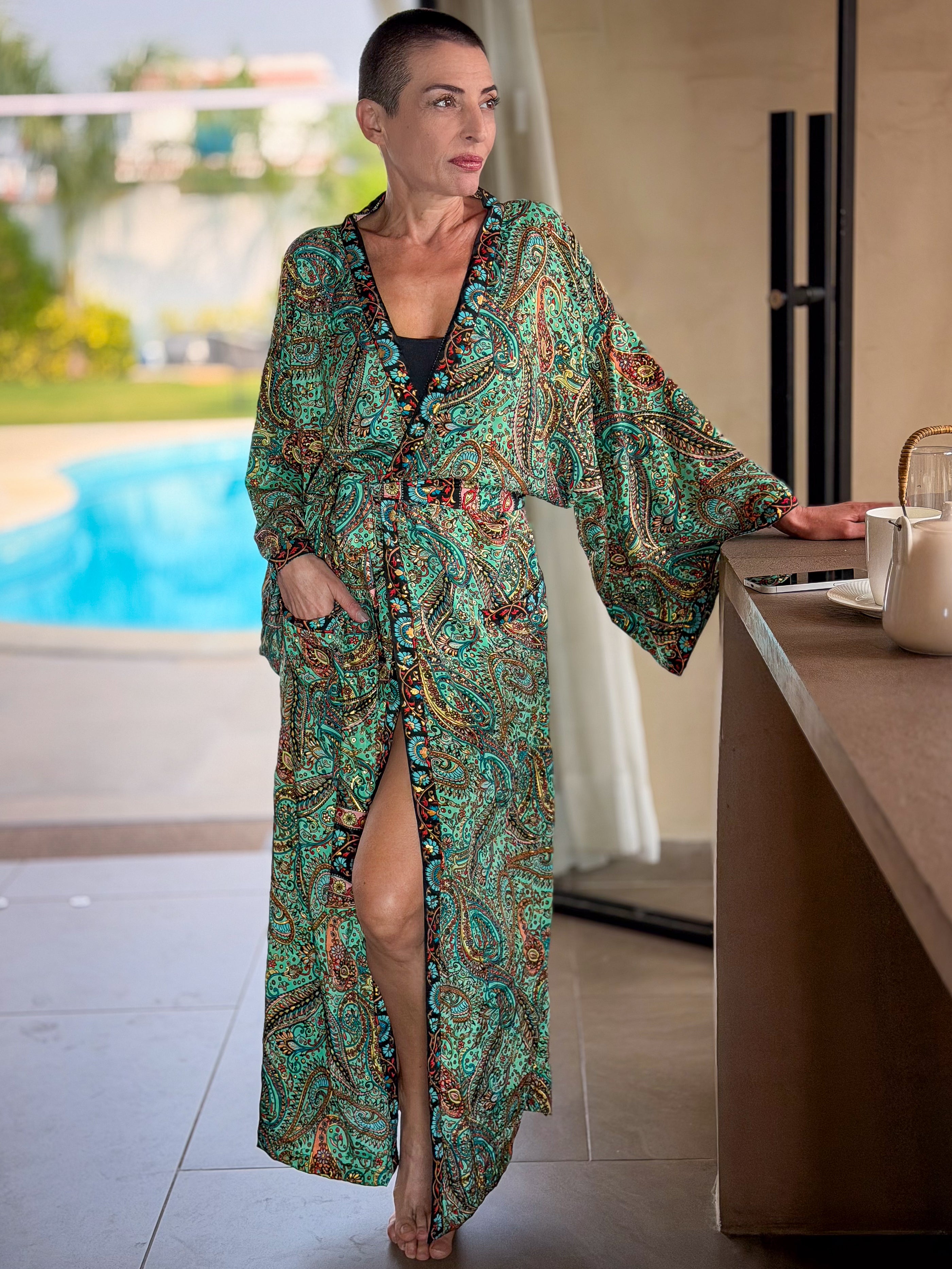 Kimono long en soie vintage – robe d’intérieur ceinturée – peignoir vintage en soie