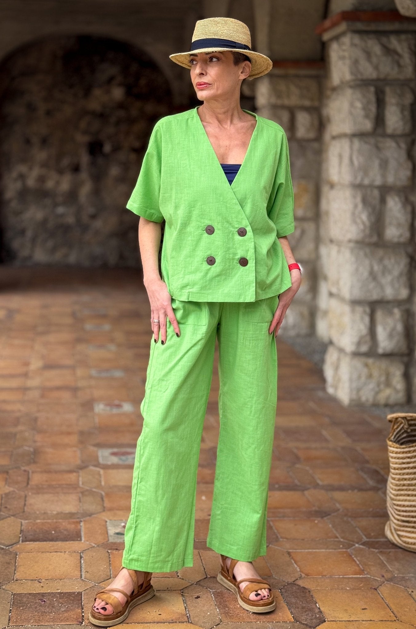 Ensemble Veste Courte & Pantalon en Lin – Élégance Naturelle et Confort Artisanal