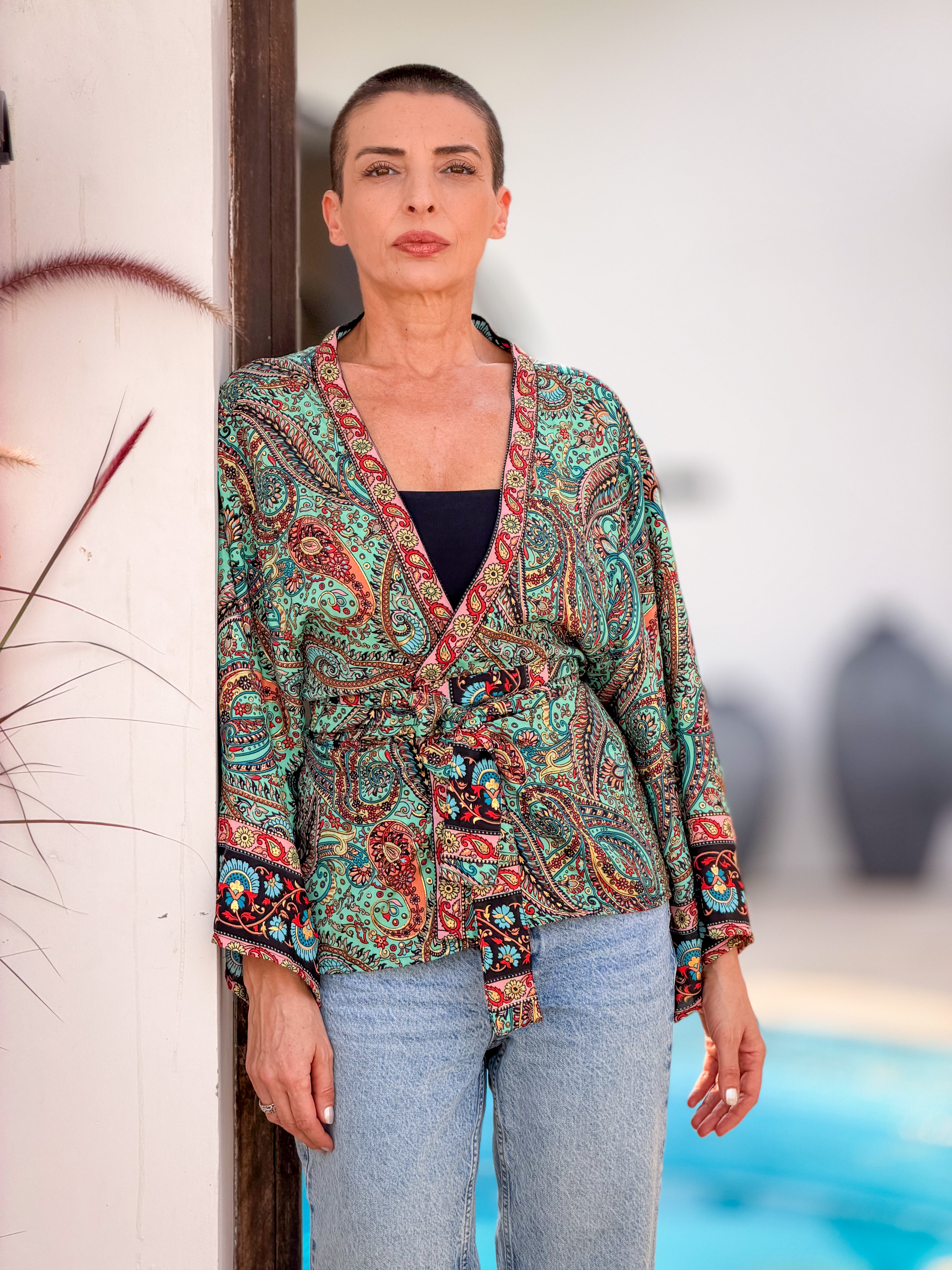 Veste kimono en soie vintage – veste courte ouverte femme – veste bohème chic