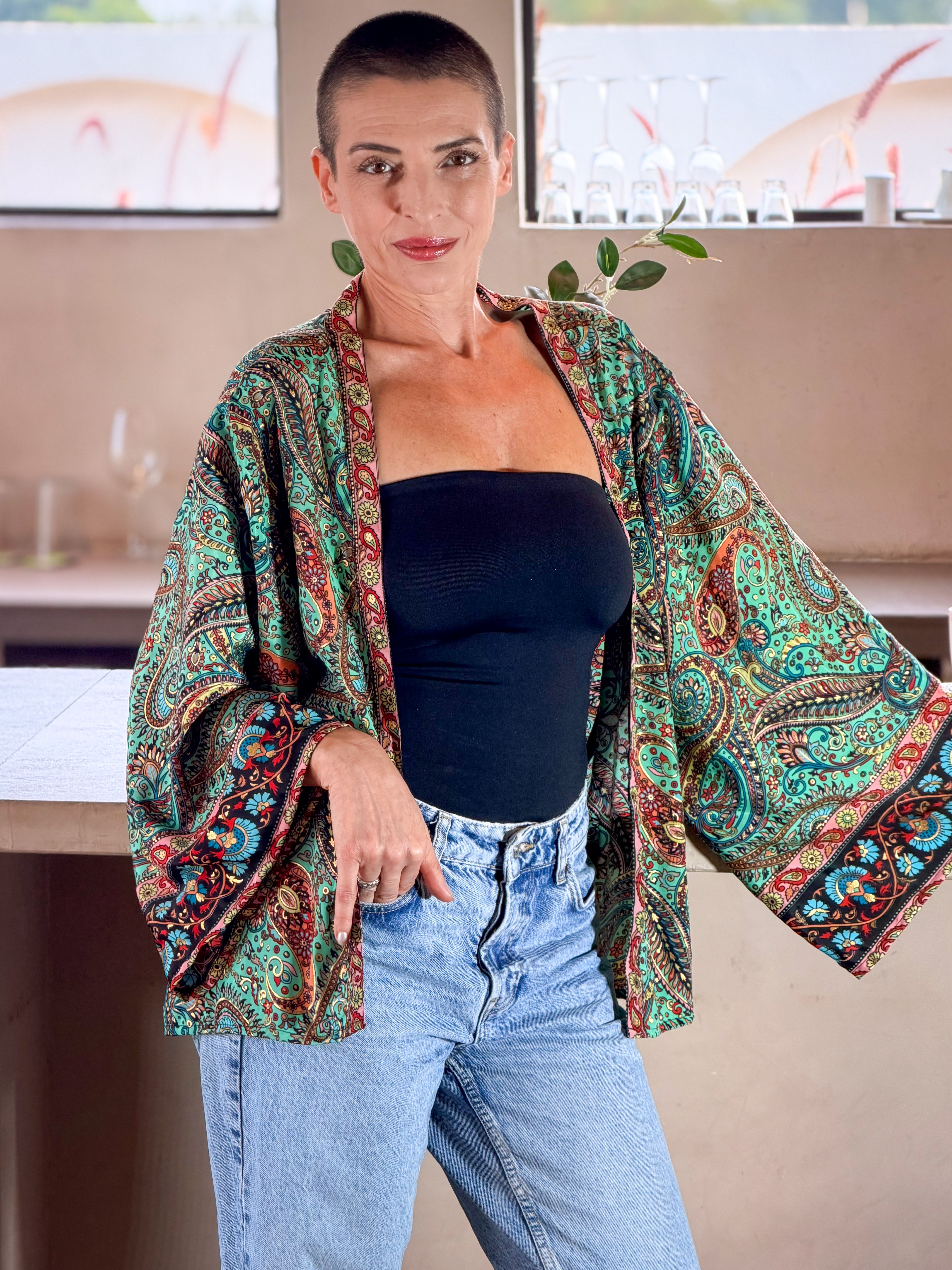 Veste kimono en soie vintage – veste courte ouverte femme – veste bohème chic