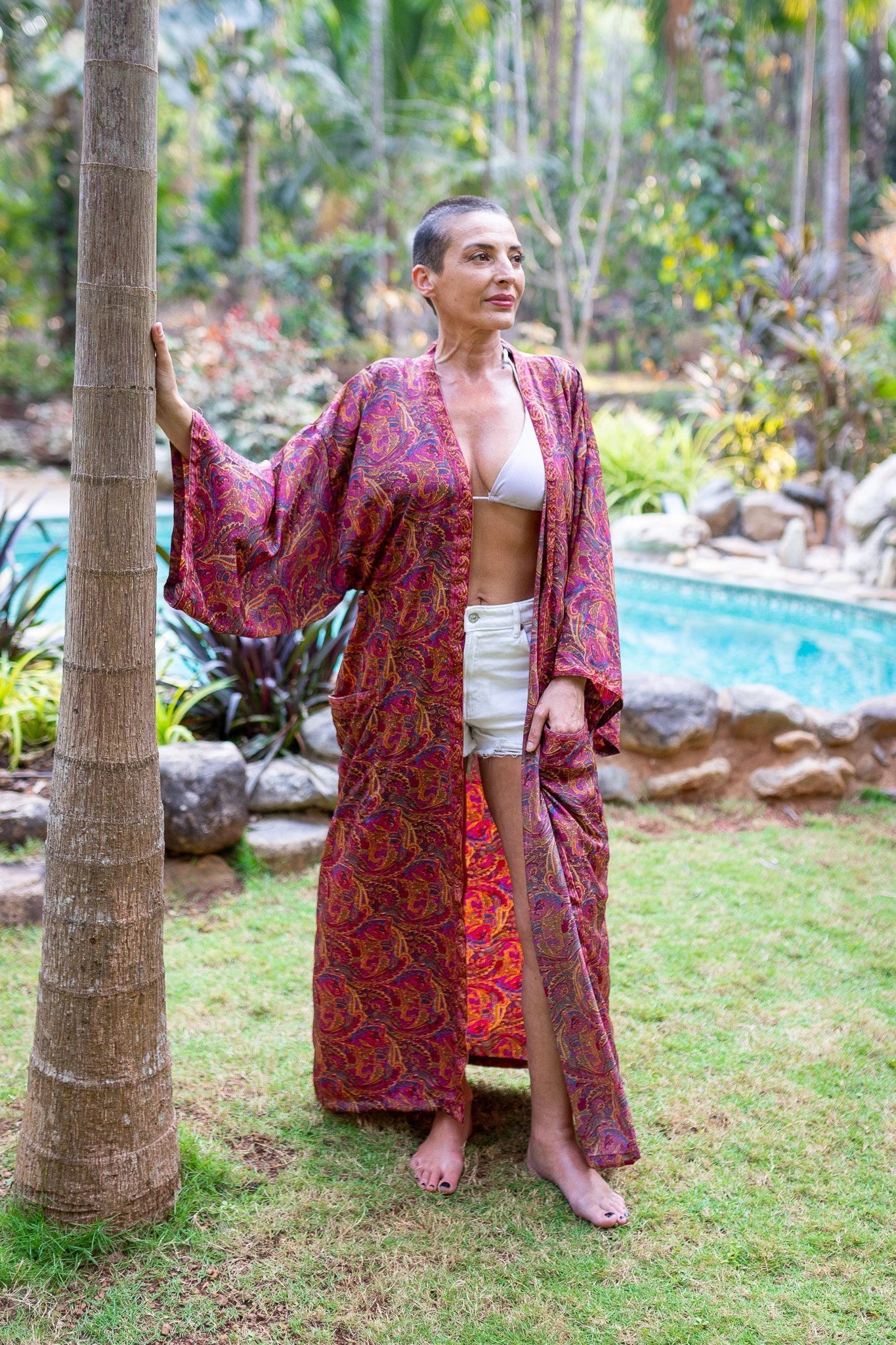 Kimono long en soie vintage – robe d’intérieur ceinturée – peignoir vintage en soie