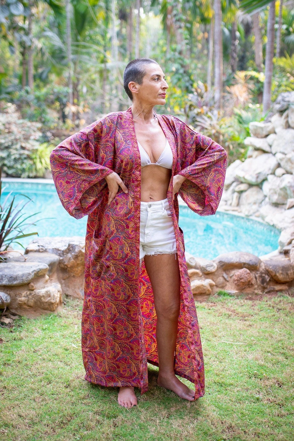 Kimono long en soie vintage – robe d’intérieur ceinturée – peignoir vintage en soie