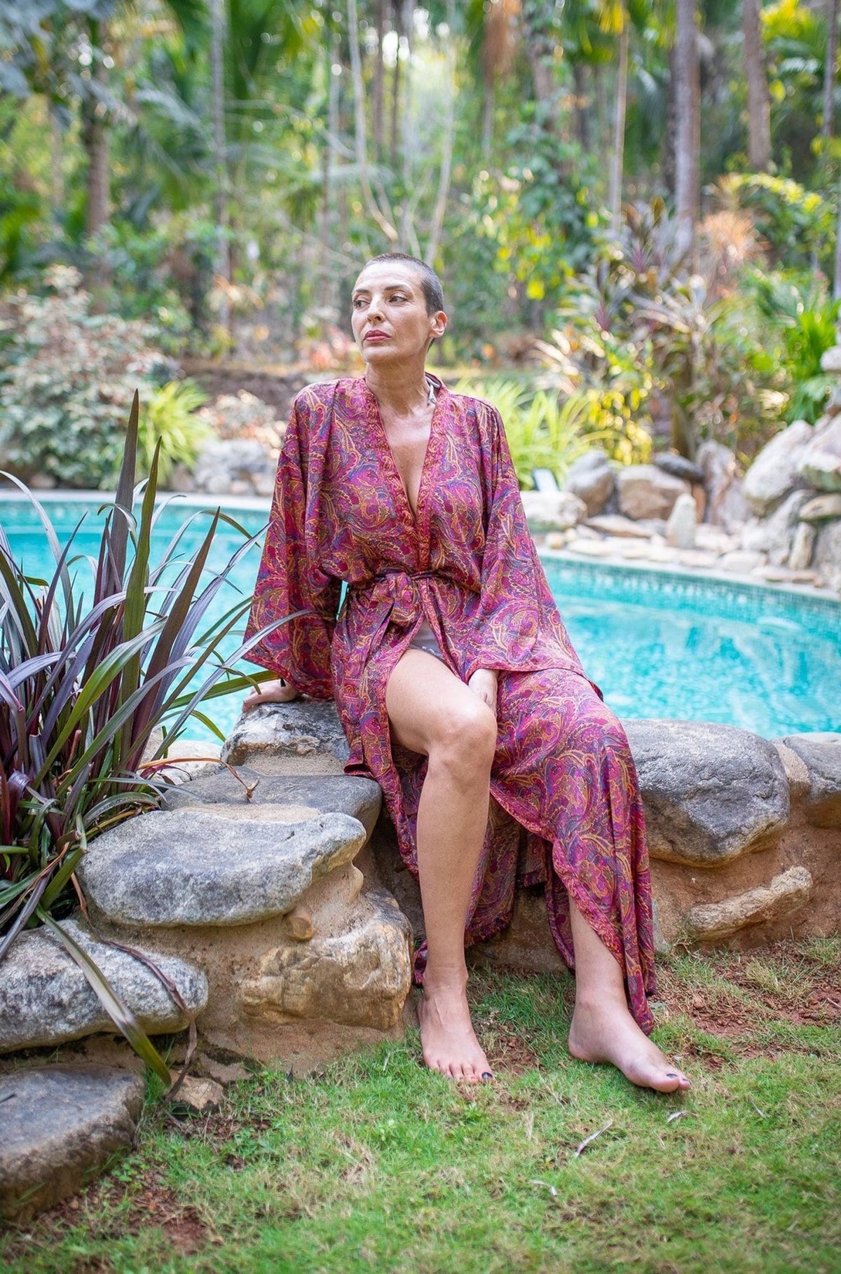 Kimono long en soie vintage – robe d’intérieur ceinturée – peignoir vintage en soie
