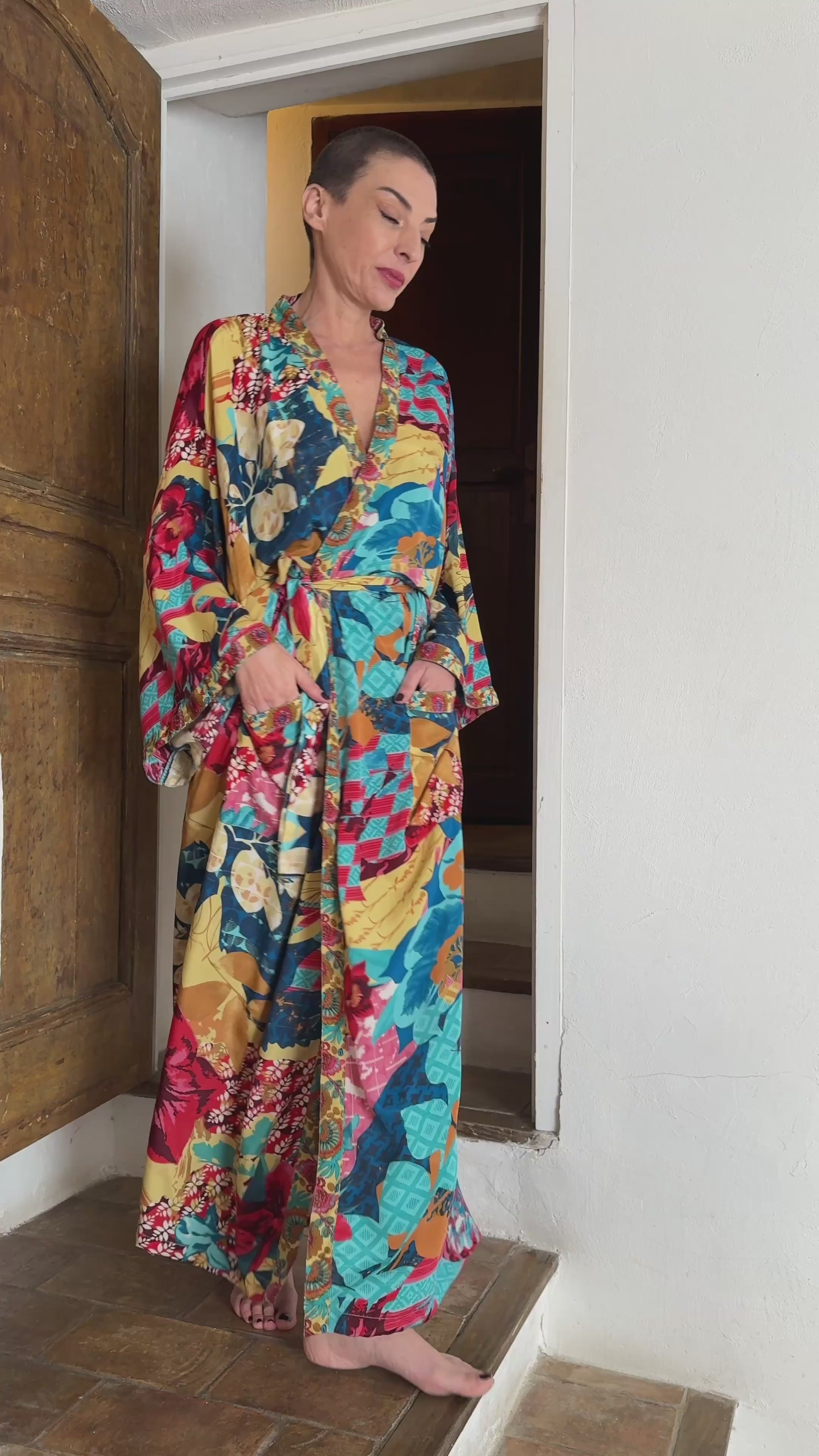 Kimono long en soie, robe d'intérieur bohème, kimono vintage avec ceinture, cadeau de Noël, cadeaux pour elle