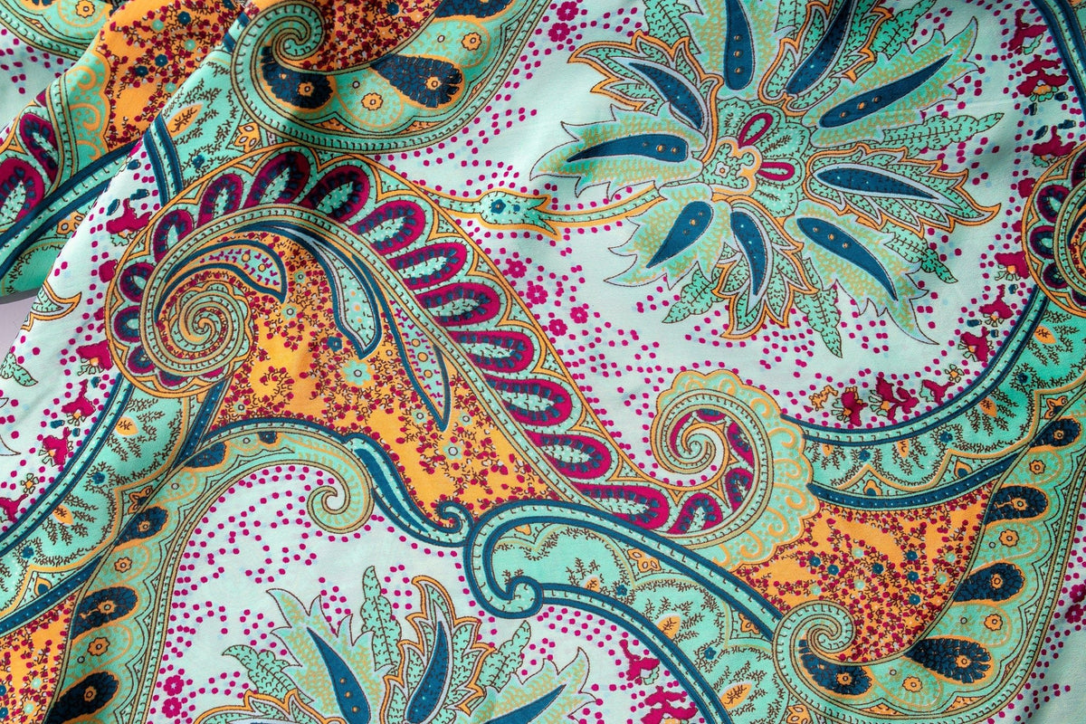 Robe longue en soie bohème, robe en soie vintage, robe décolleté plongeant, robe froncée, robe gitane bohème, robe à manches évasées, robe d'été