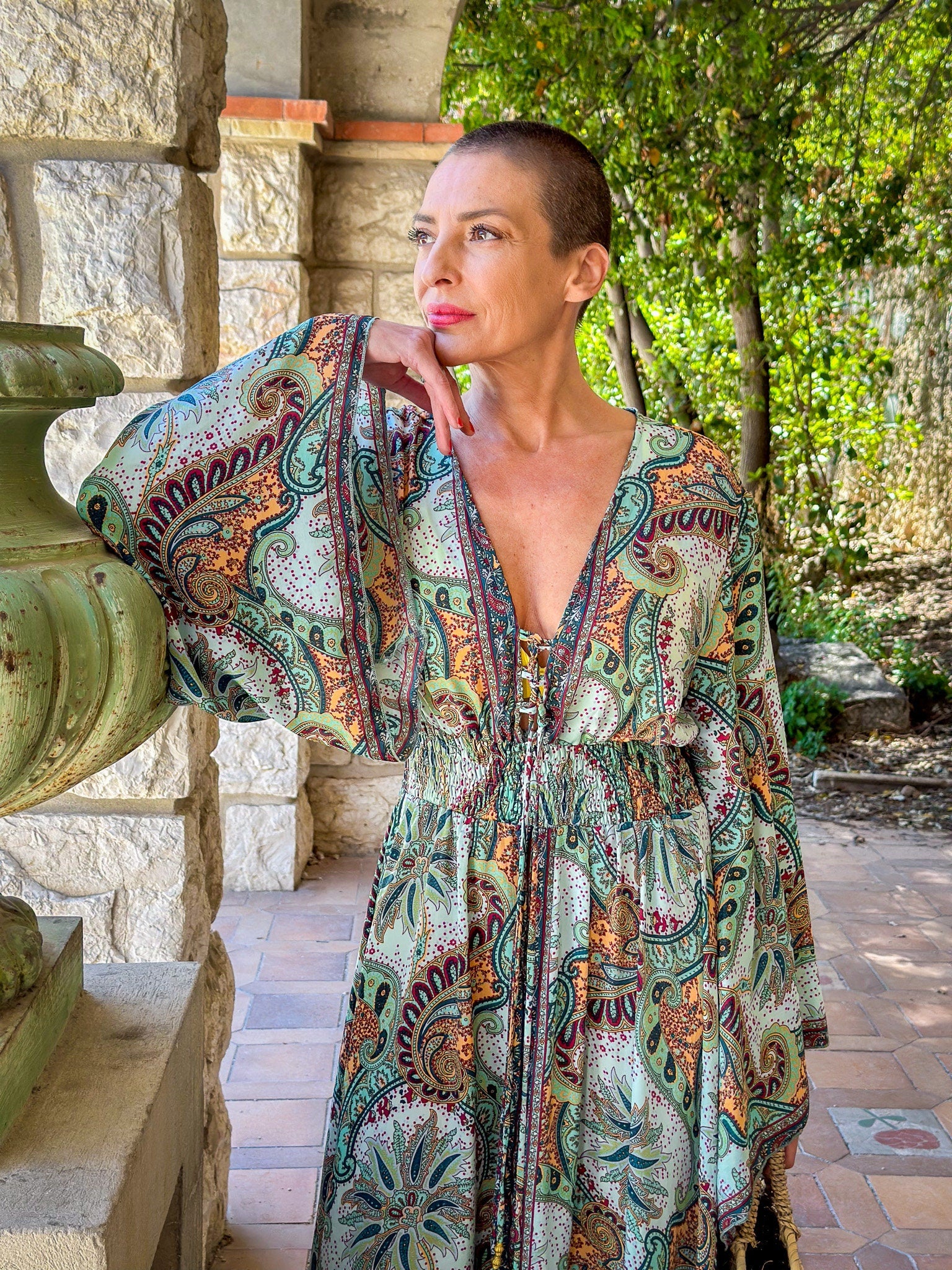 Robe longue en soie bohème, robe en soie vintage, robe décolleté plongeant, robe froncée, robe gitane bohème, robe à manches évasées, robe d'été