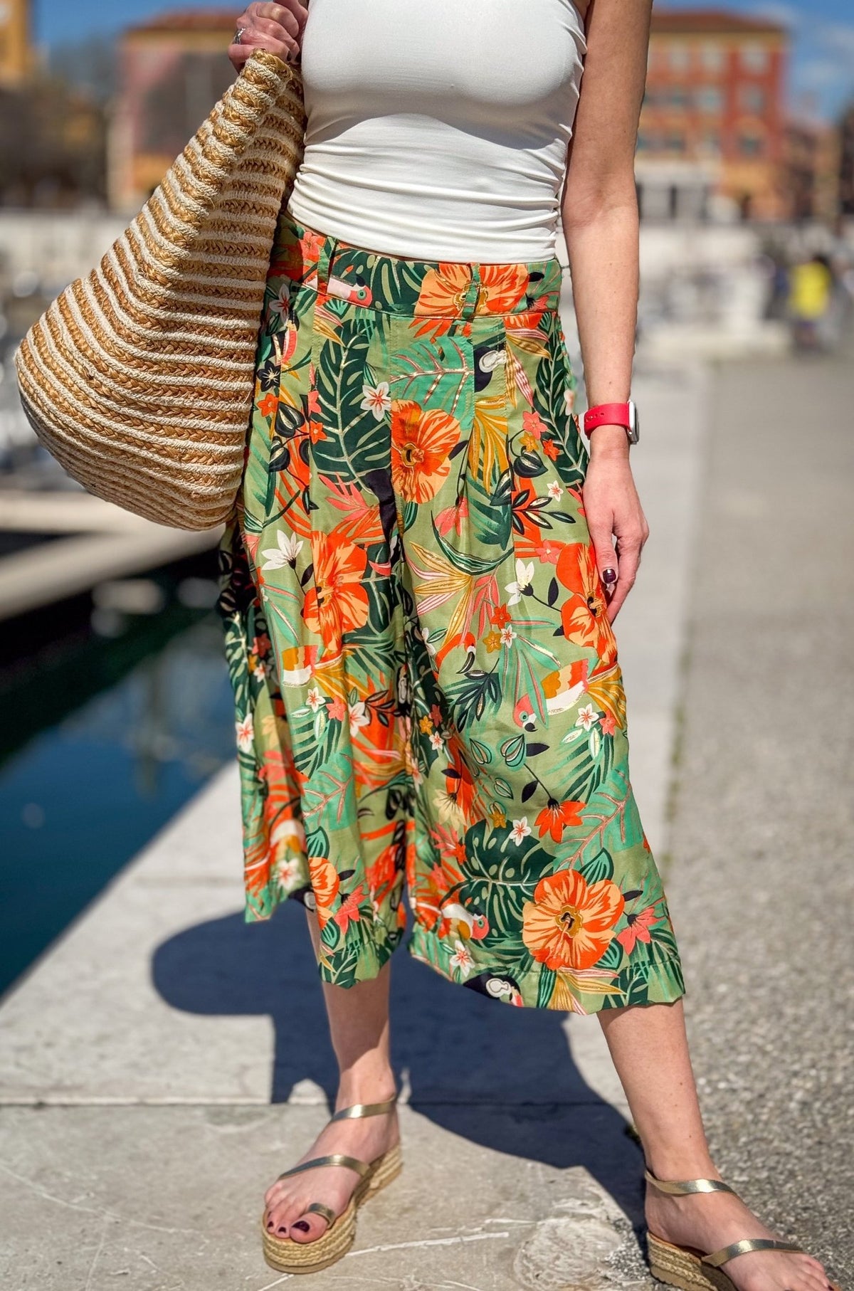 High-Waisted Silk Bermuda Shorts – Flowy Wide-Leg Fit – Vintage Pleated Shorts – Chic Retro Style – Summer Look – Retro Culotte Skirt