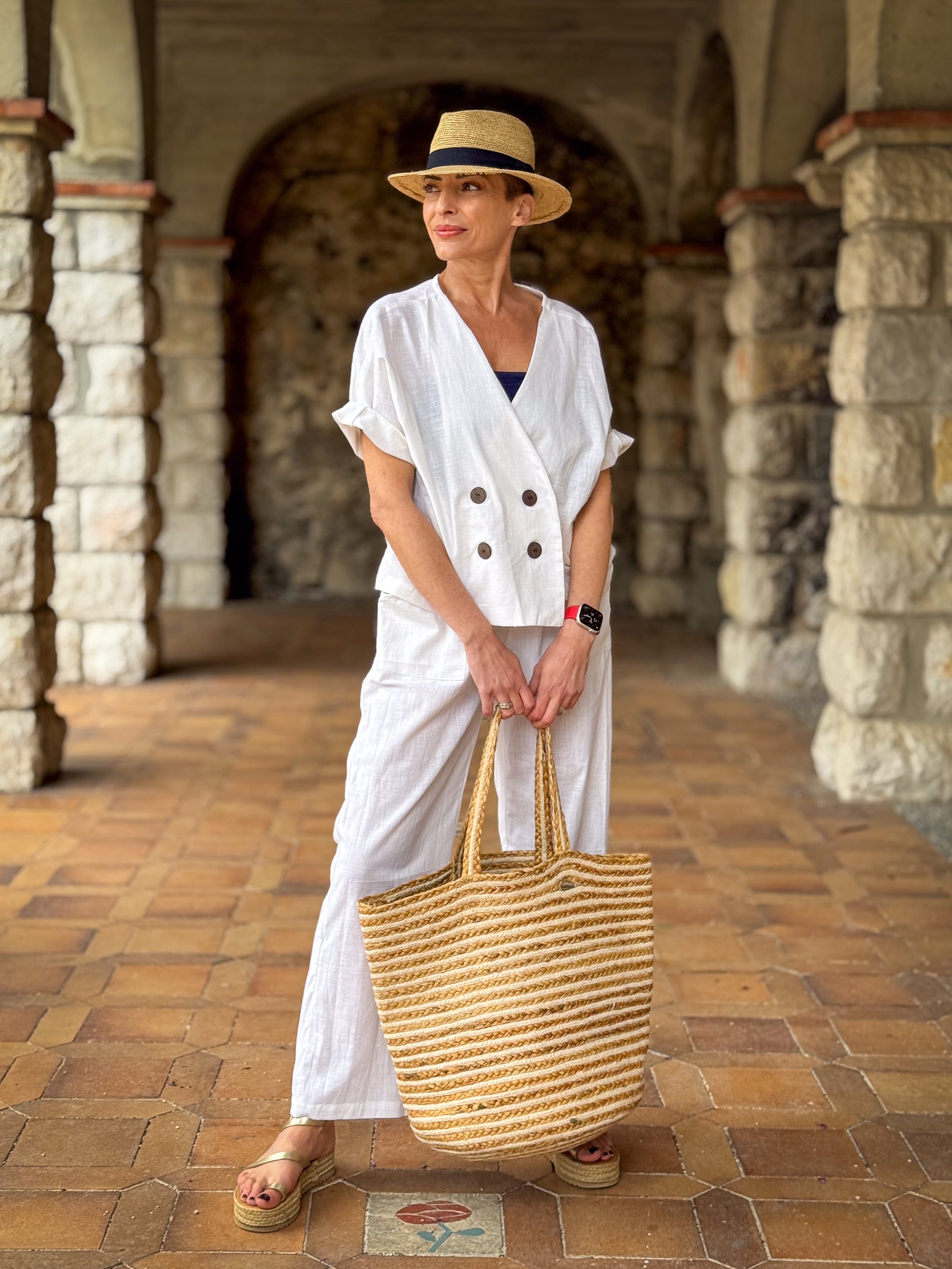 Short Jacket & Linen Pants Set – Natural Elegance and Artisanal Comfort