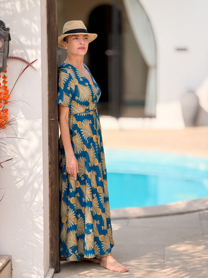 Robe portefeuille bohème en soie  – manches courtes, décolleté V, coupe fluide