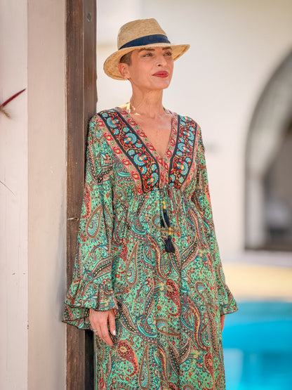 Robe bohème longue en soie – décolleté V et manches évasées