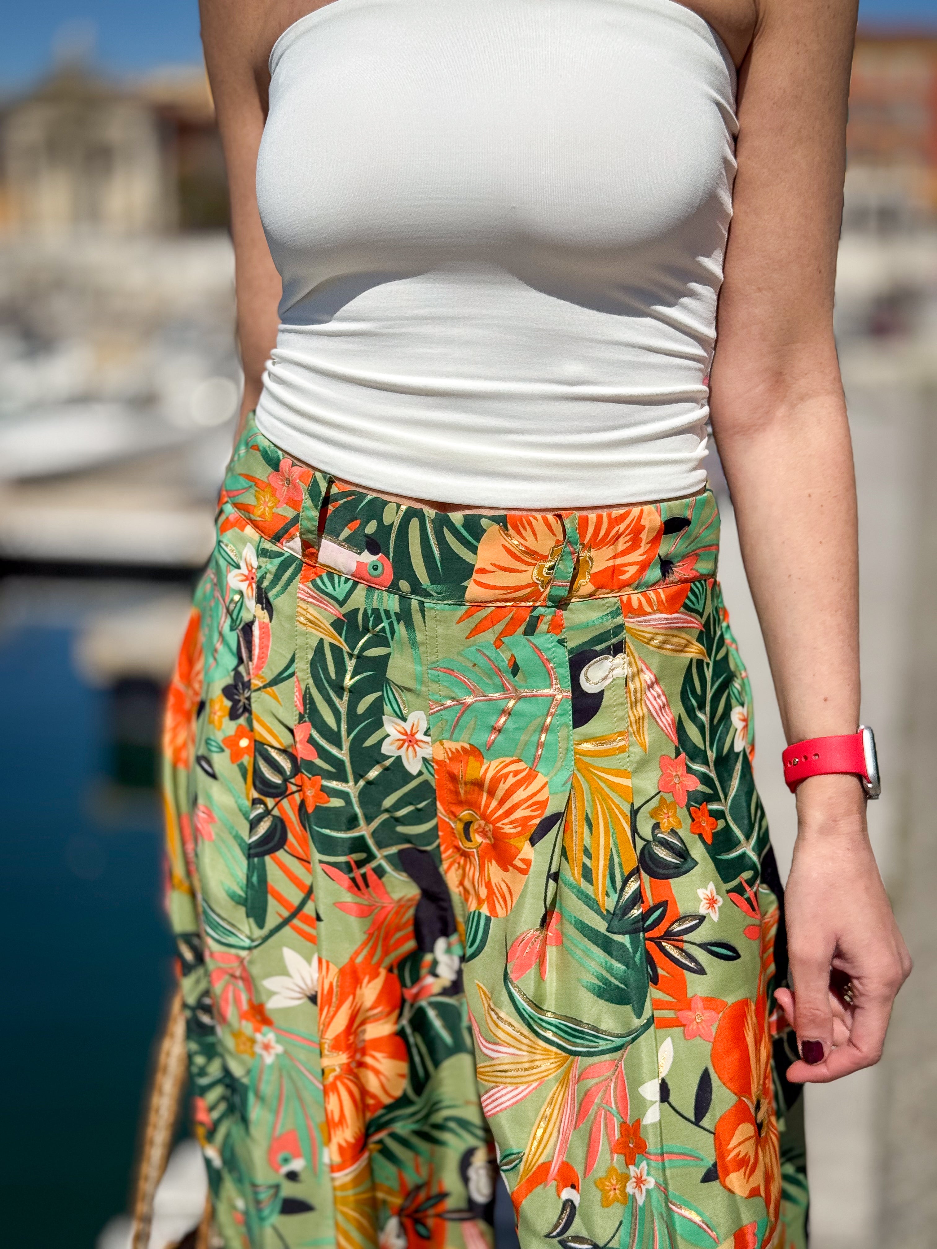 High-Waisted Silk Bermuda Shorts – Flowy Wide-Leg Fit – Vintage Pleated Shorts – Chic Retro Style – Summer Look – Retro Culotte Skirt