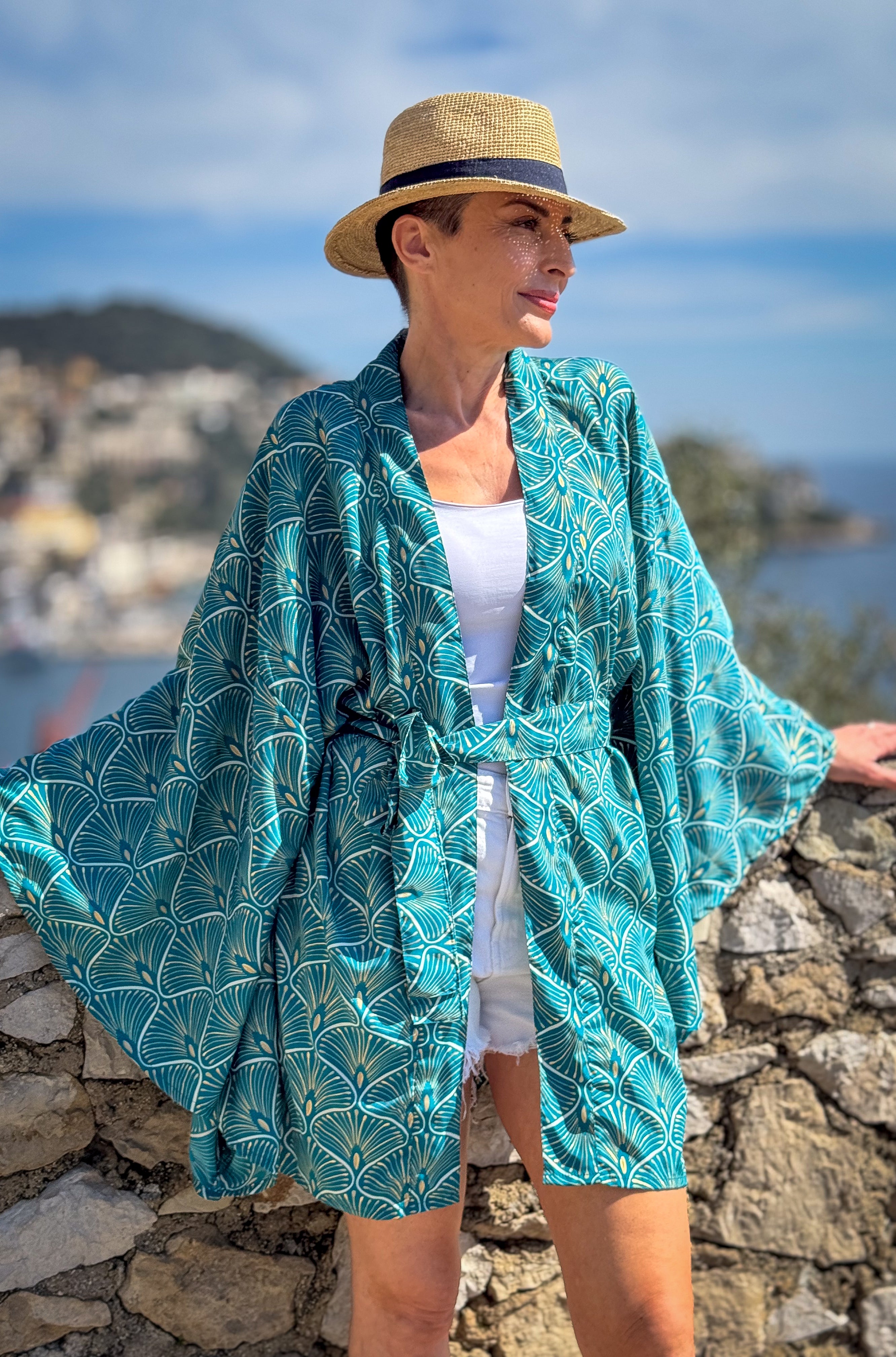 kimono court en soie, kimono vintage avec ceinture, kimono bohème, robe d'intérieur bohème, cadeau de Noël, cadeaux pour elle