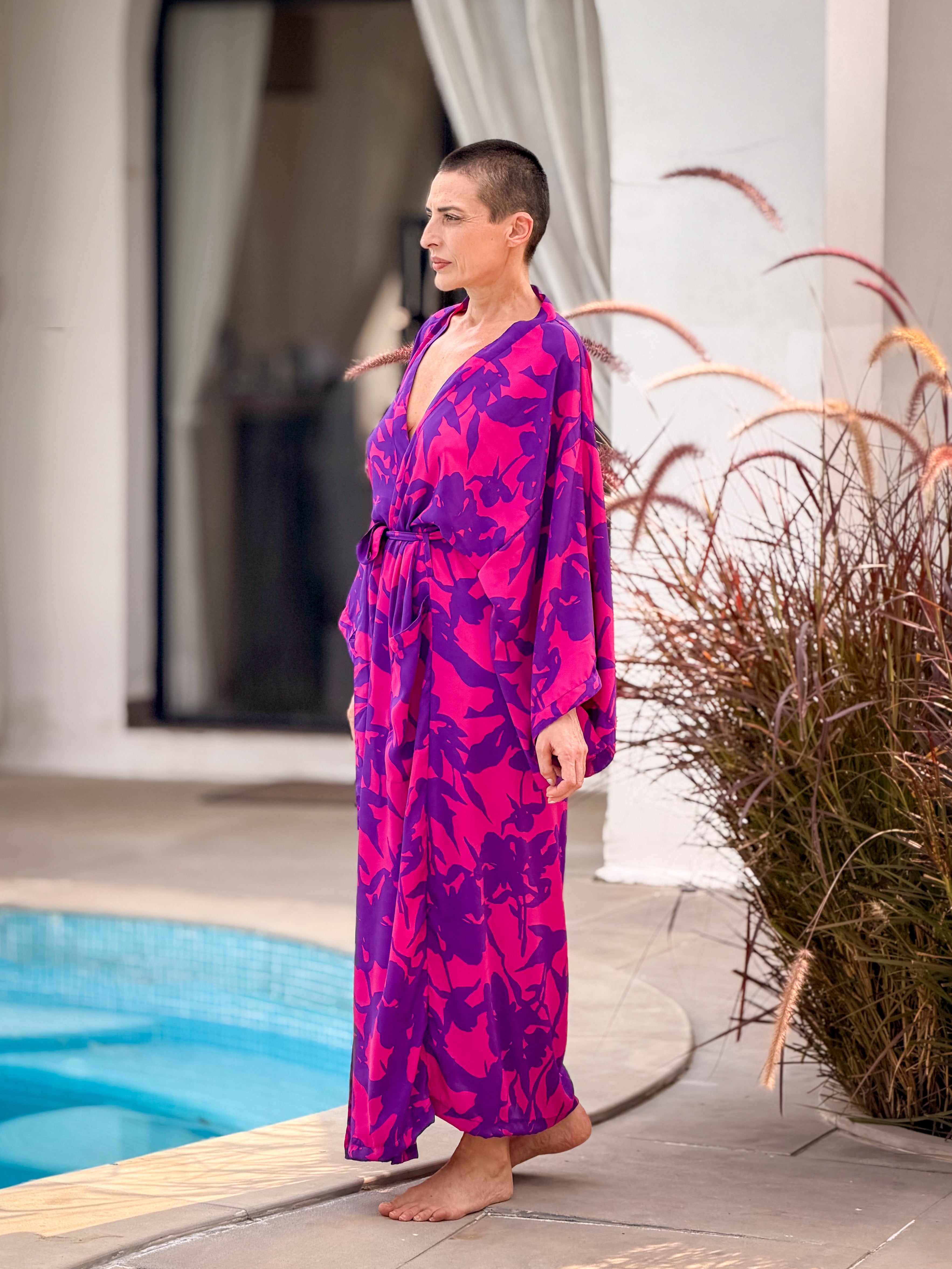 Kimono long en soie vintage  – robe d’intérieur ceinturée –  peignoir vintage en soie