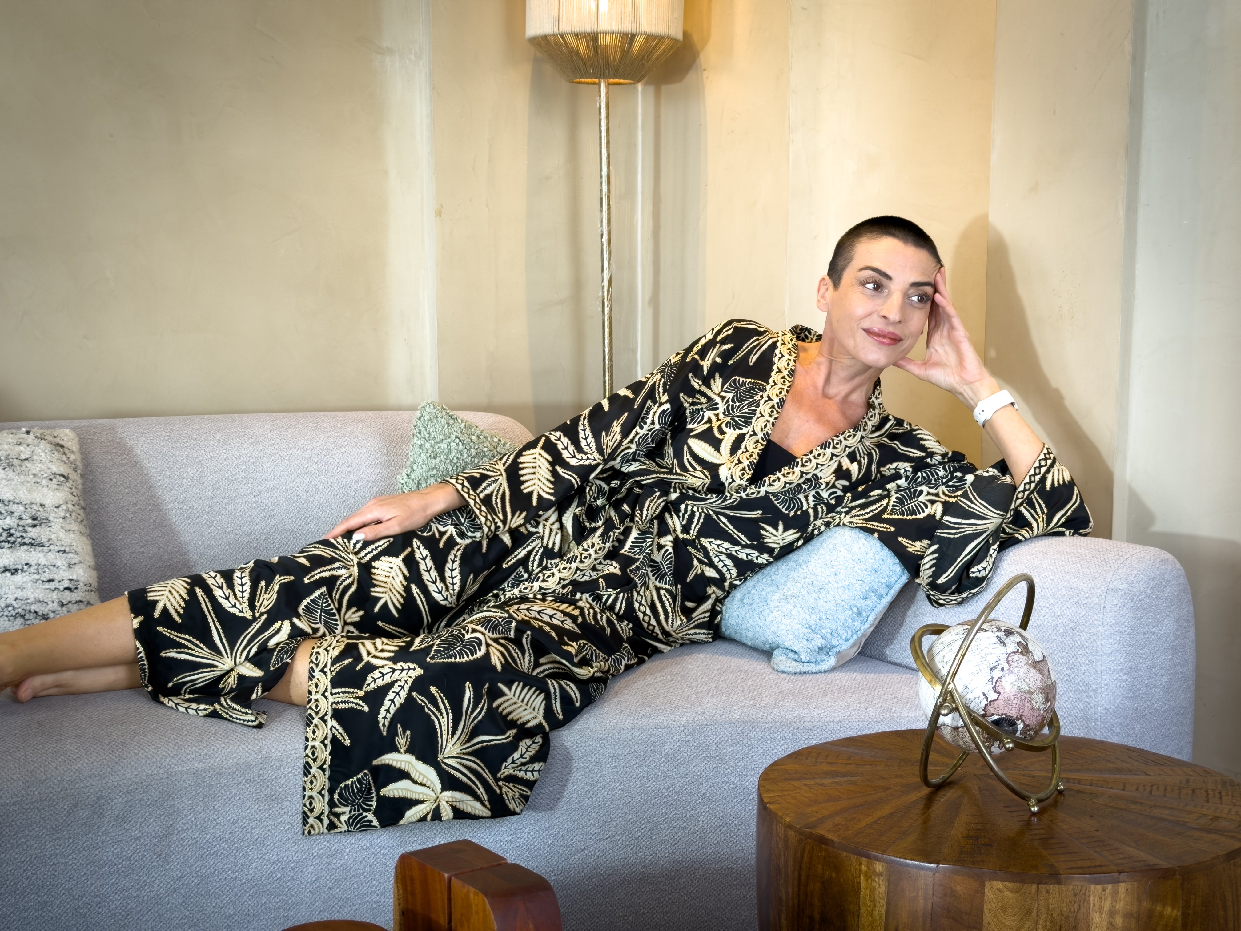 Kimono long en soie vintage  – robe d’intérieur ceinturée –  peignoir vintage en soie