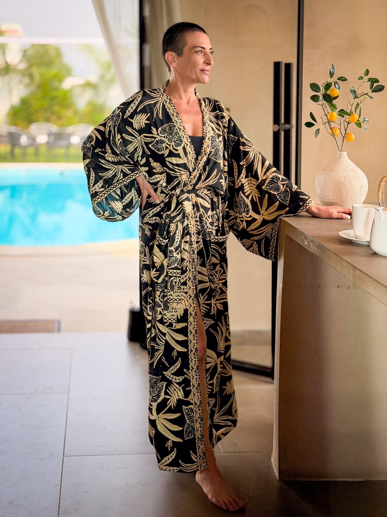Kimono long en soie vintage  – robe d’intérieur ceinturée –  peignoir vintage en soie