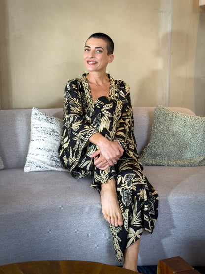 Kimono long en soie vintage  – robe d’intérieur ceinturée –  peignoir vintage en soie