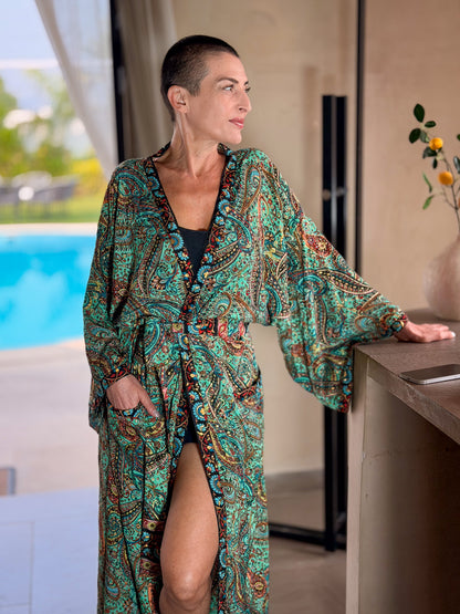 Kimono long en soie vintage  – robe d’intérieur ceinturée –  peignoir vintage en soie