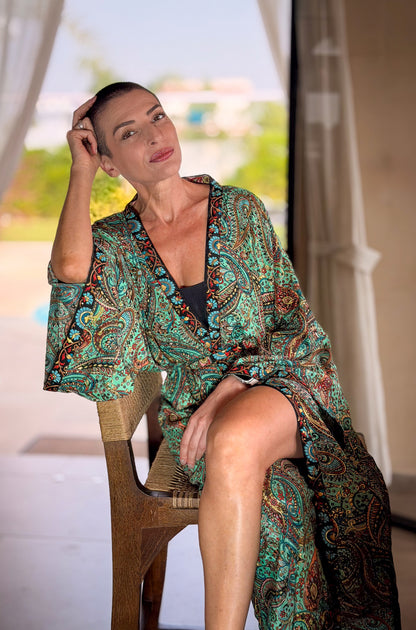 Kimono long en soie vintage  – robe d’intérieur ceinturée –  peignoir vintage en soie