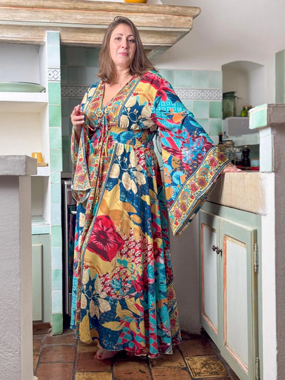 Robe longue boho en soie, robe vintage en soie, robe décolleté, robe smockée, robe gypsy bohème, robe manches évasées, robe d'été