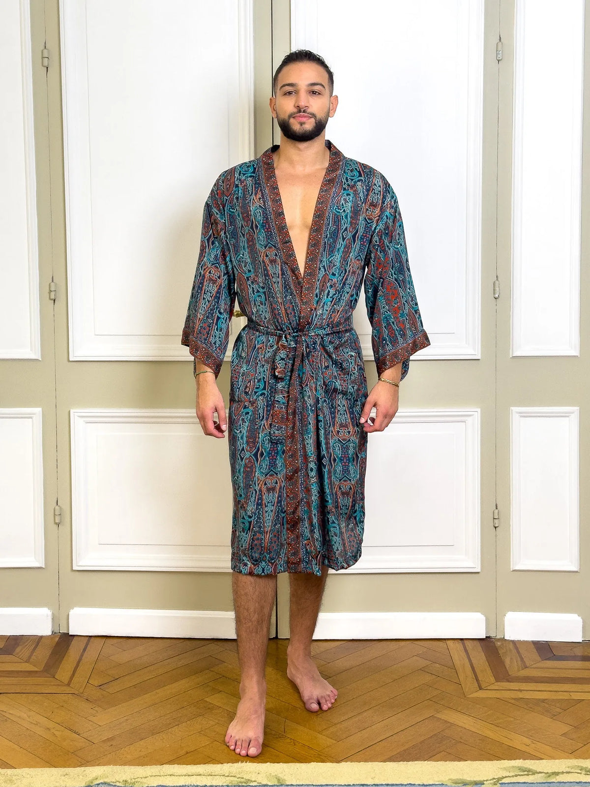 Front view of the belted men’s kimono