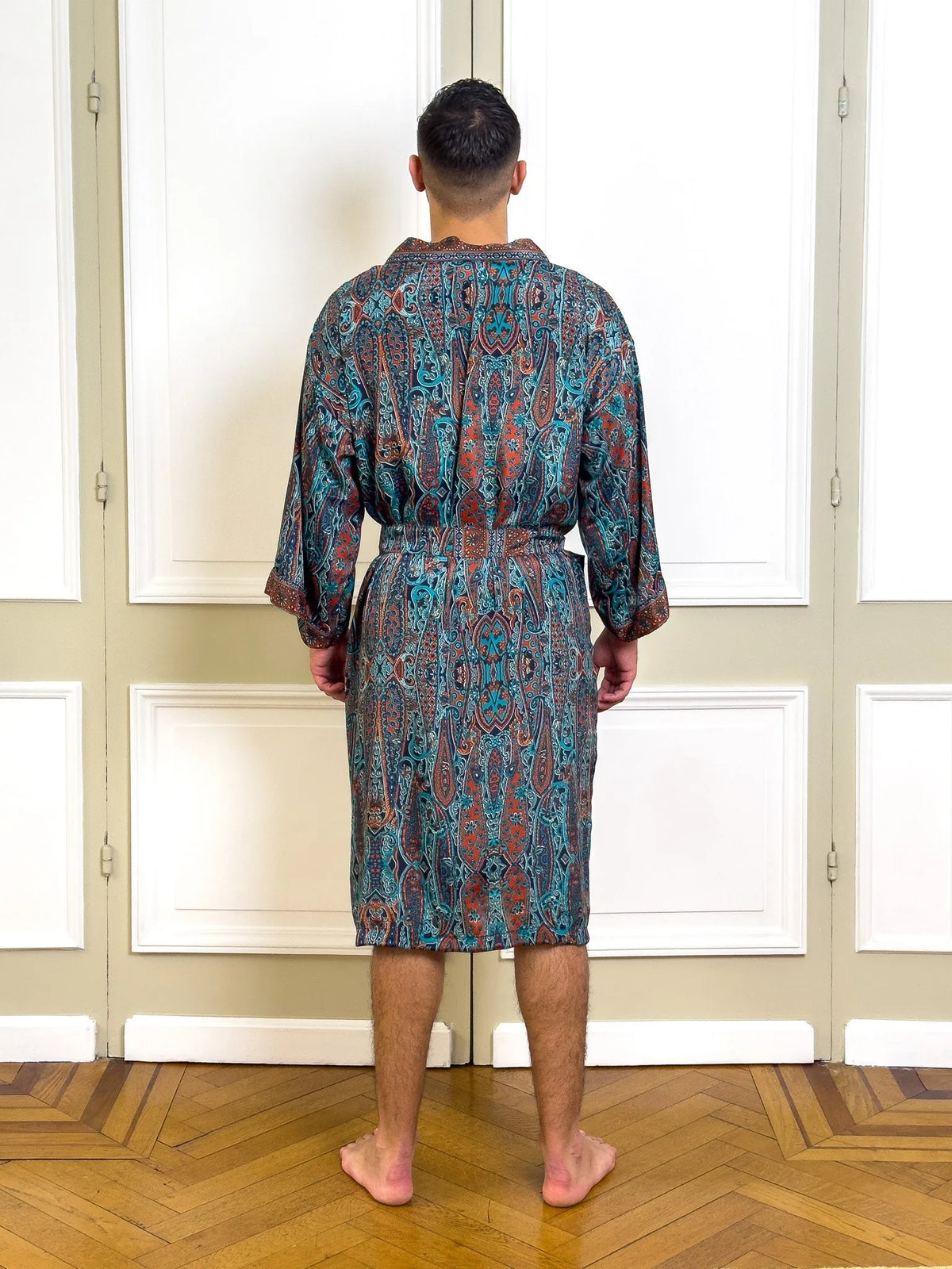 Back view of the belted men’s kimono