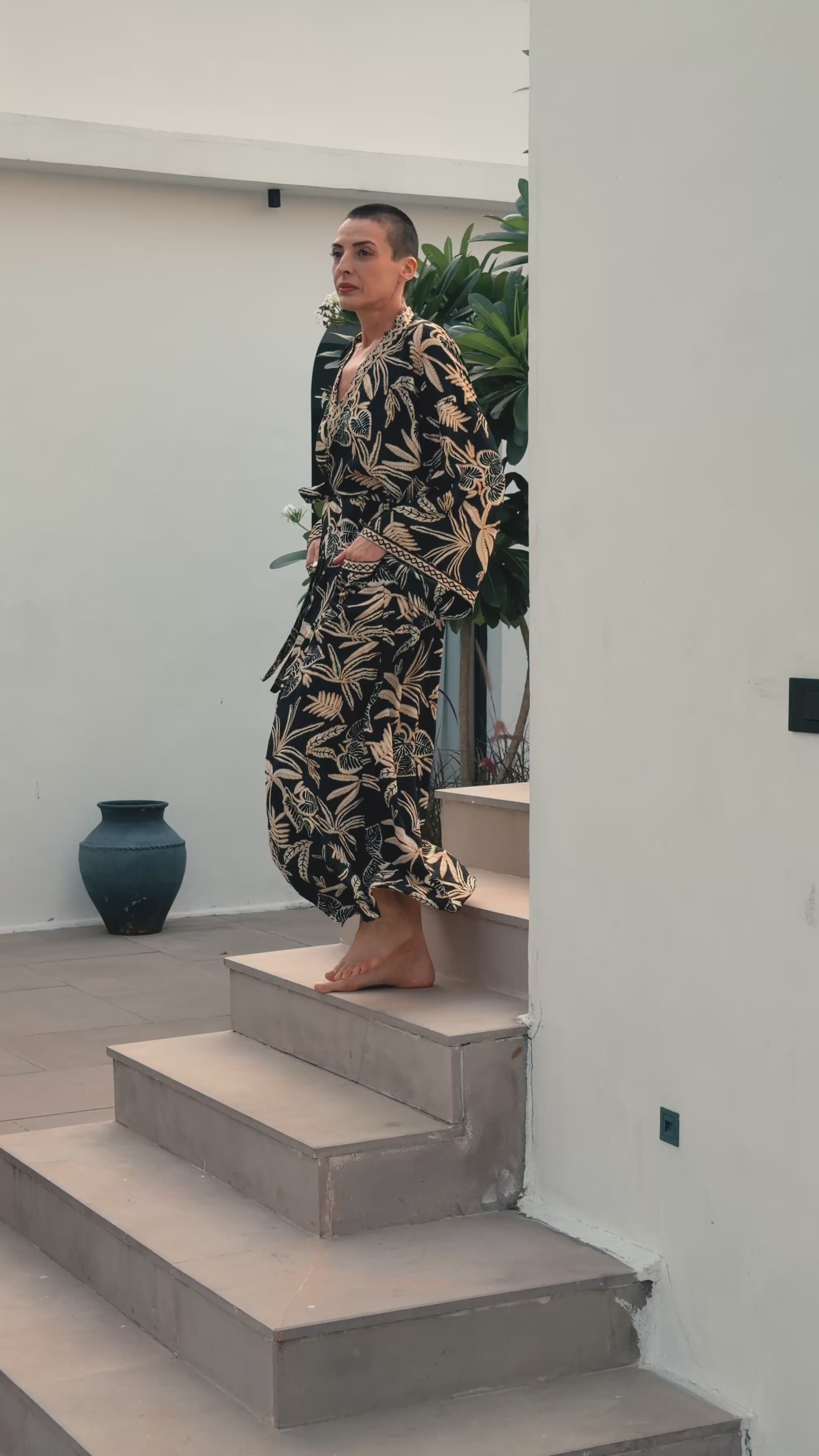 Kimono long en soie vintage  – robe d’intérieur ceinturée –  peignoir vintage en soie