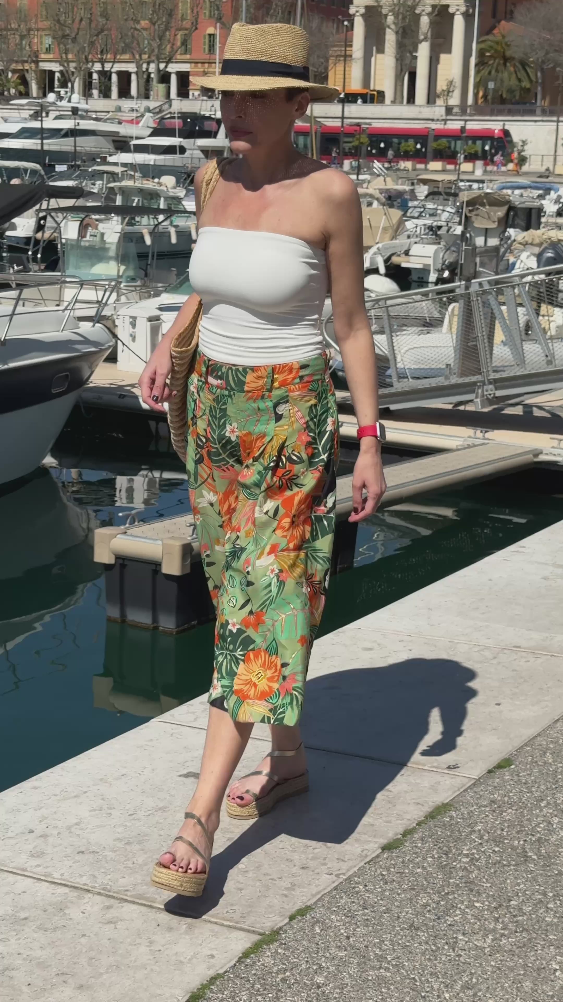High-Waisted Silk Bermuda Shorts – Flowy Wide-Leg Fit – Vintage Pleated Shorts – Chic Retro Style – Summer Look – Retro Culotte Skirt