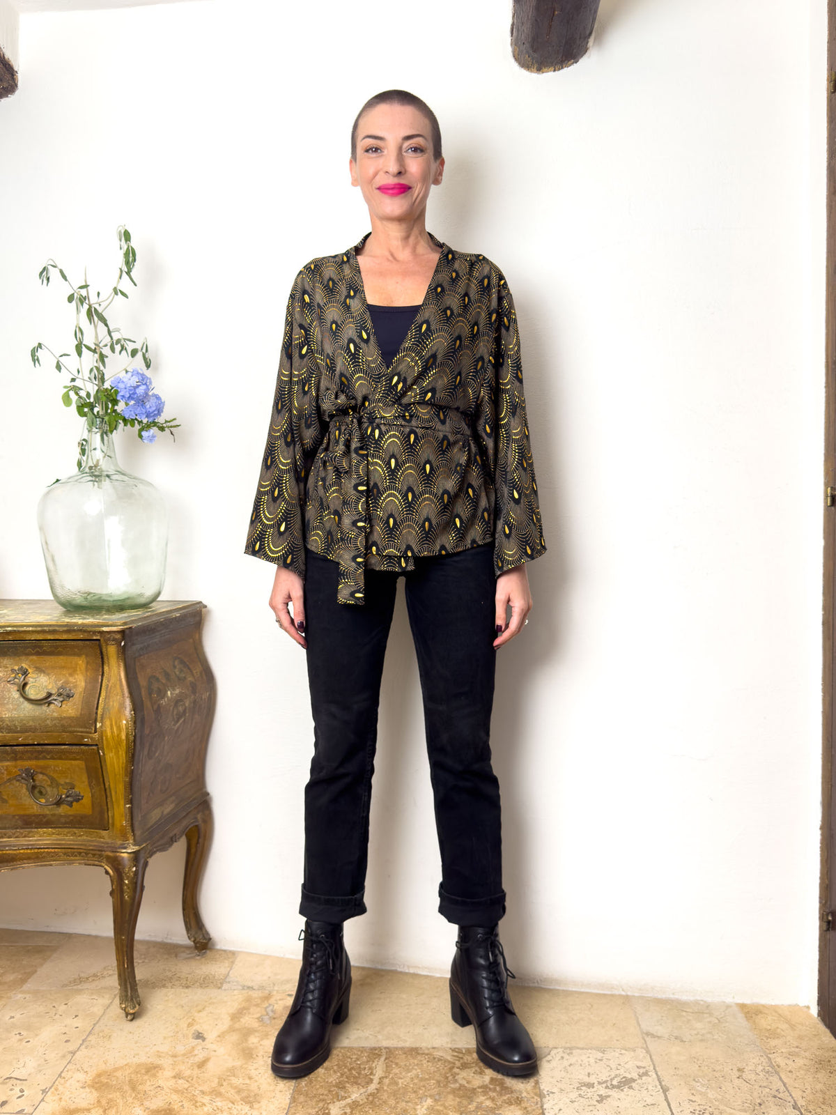 Black printed silk-blend kimono jacket with matching belt, front view